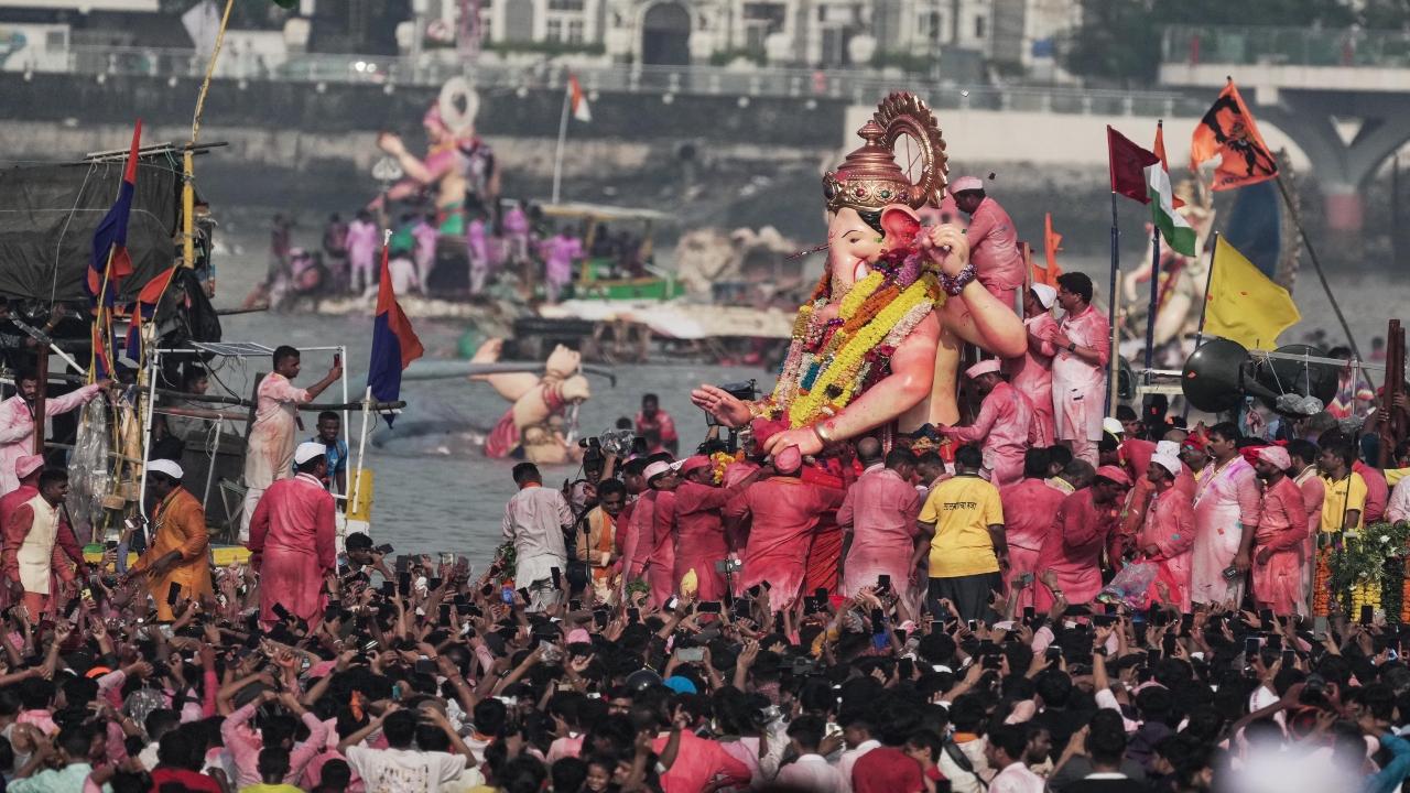 The Lord Ganesh idols were carried out of pandals for their final journey into the Arabian Sea and other bodies of water as devotees gathered along the procession routes to witness the event. Music, dance, and sincere prayers were performed beside these idols, which were displayed in a variety of shapes and sizes.